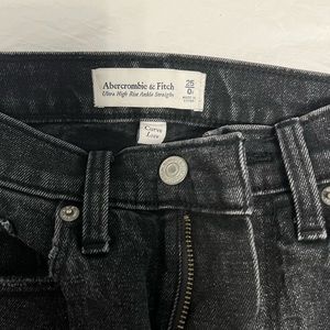 Ultra high risk ankle straight curve love jeans!